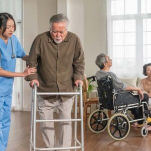 8 Tips to Choose the Right Senior Daycare Center