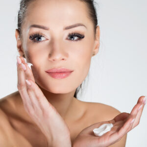 Maintain Radiance and Hydration with Moisturizers for Dry Skin