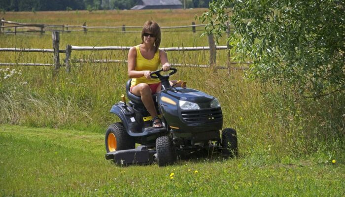 Characteristics of ride on lawn mowers