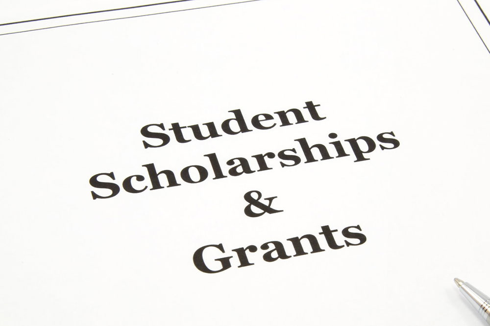 Differences between study grants and scholarships