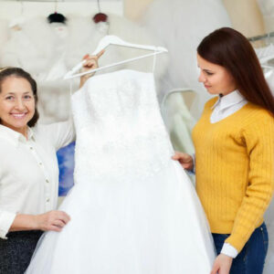 Four things to avoid while selecting wedding clothing