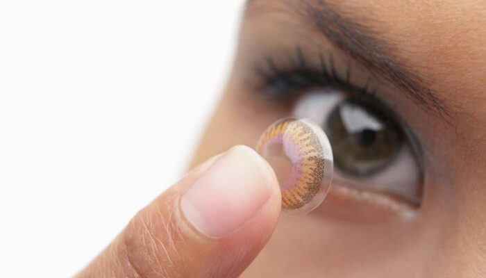 Guide on ordering colored contact lenses online