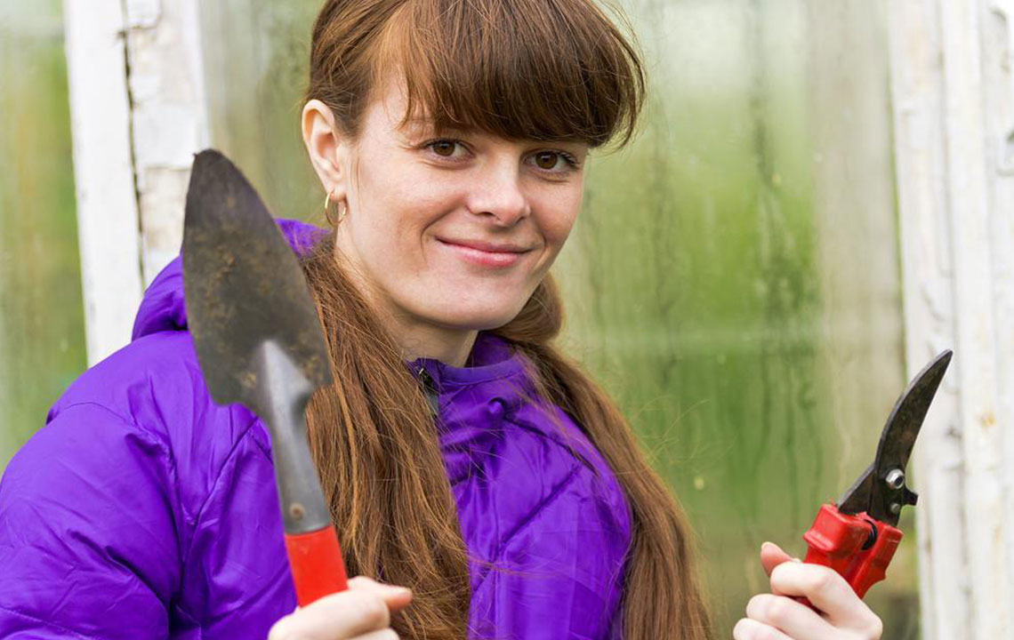 How to store and organize garden tools