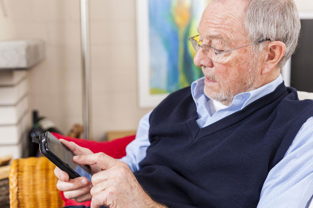 Popular large mobile phones for the seniors