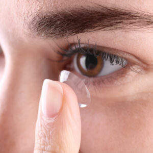 4 contact lenses to prevent discomfort caused by dry eyes