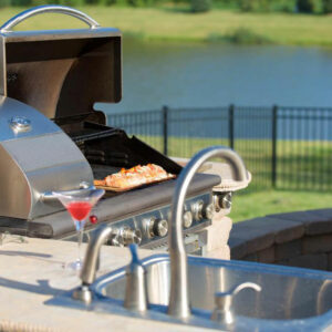 5 things to help furnish your outdoor kitchen