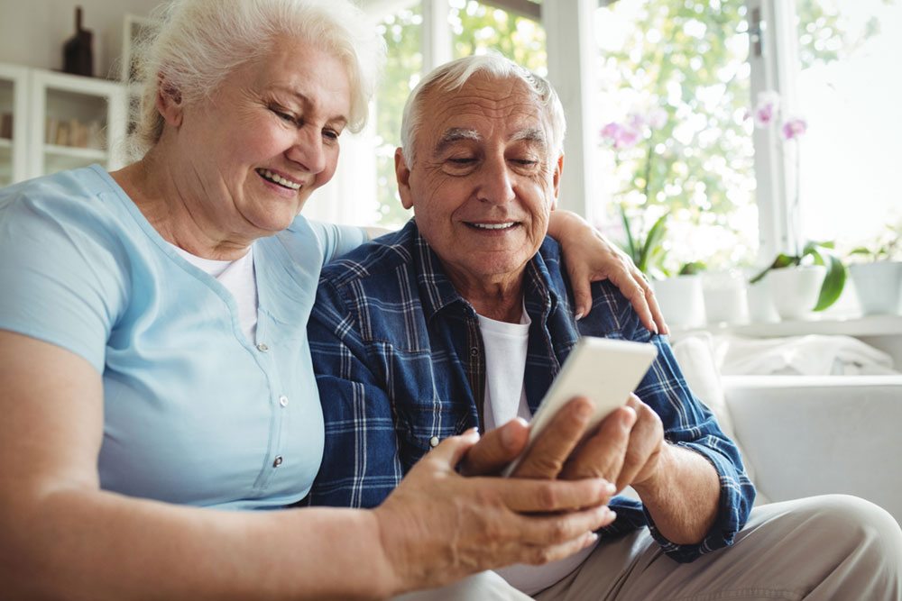 Reasons to consider TracFone Wireless cell phone for seniors