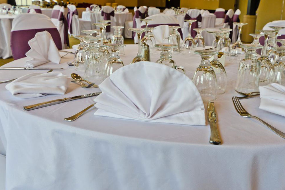 Things to consider when choosing banquet tables