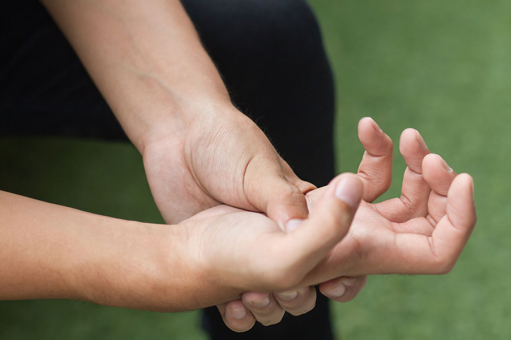 Understanding the causes, symptoms, and treatments of Dupuytren&#8217;s contracture