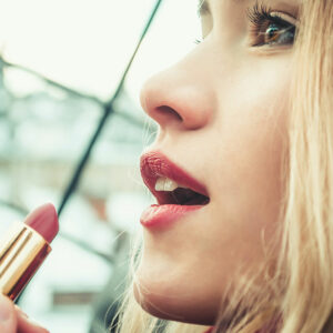 12 Tips to Say Goodbye to Lipstick Problems