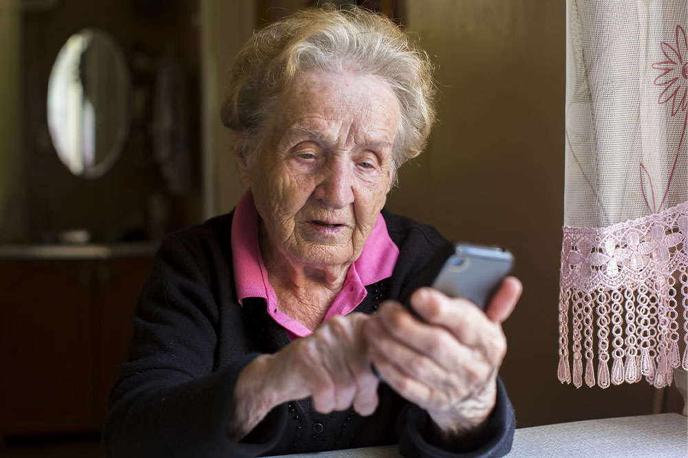 4 popular senior cell phone plan providers