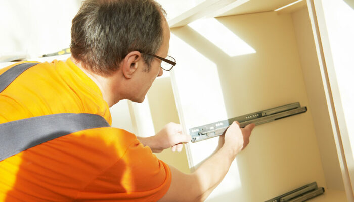 9 Essential Tips for Hiring a Carpentry Service Provider